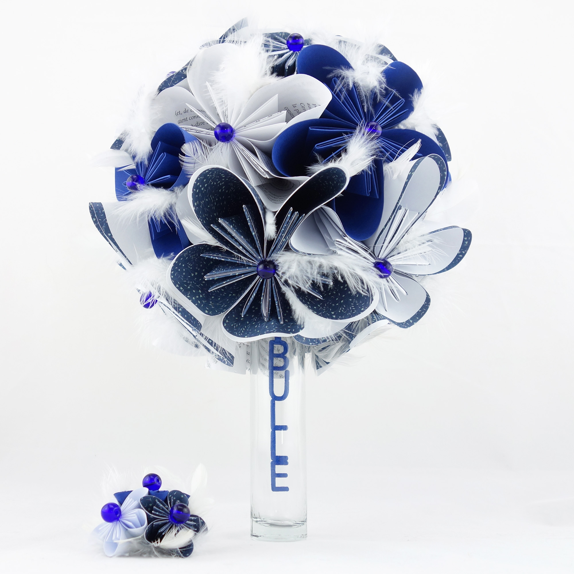 bouquet de mariage bleu en origami bleu et blanc avec plumes