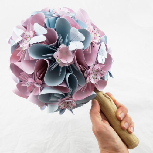 bouquet de mariée en origami personnalisé bleu et rose