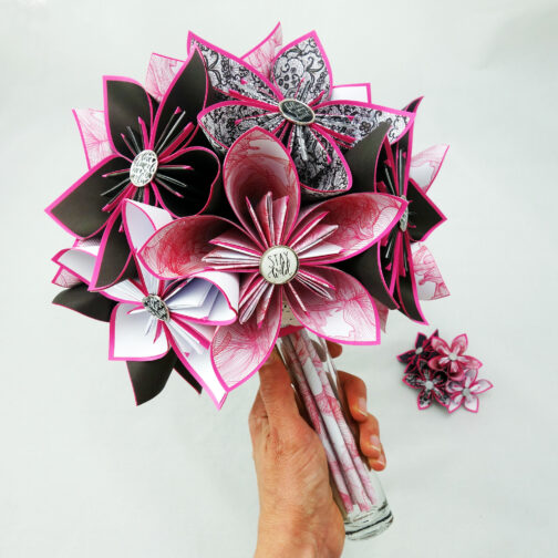bouquet de mariée personnalisé fleurs papier noir blanc rose fuchsia soligami