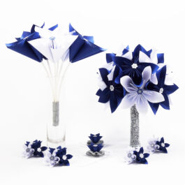 Bouquet de mariée bleu et blanc thème hiver, bouquet à lancer et accessoires assortis
